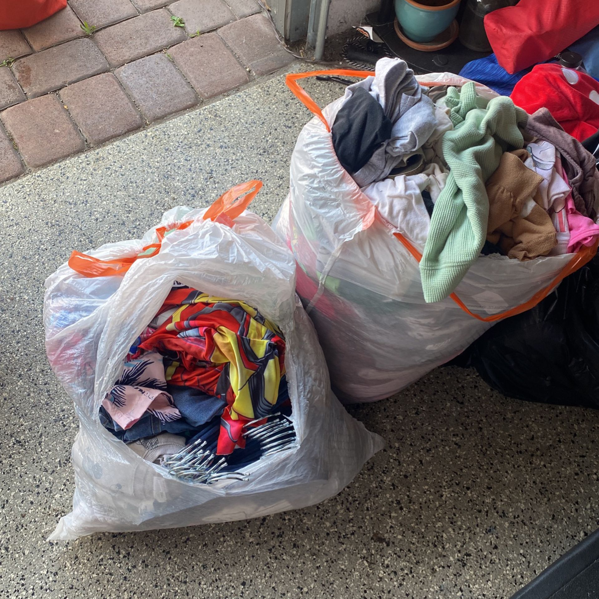 FREE BOYS/GIRLS CLOTHES & HANGERS