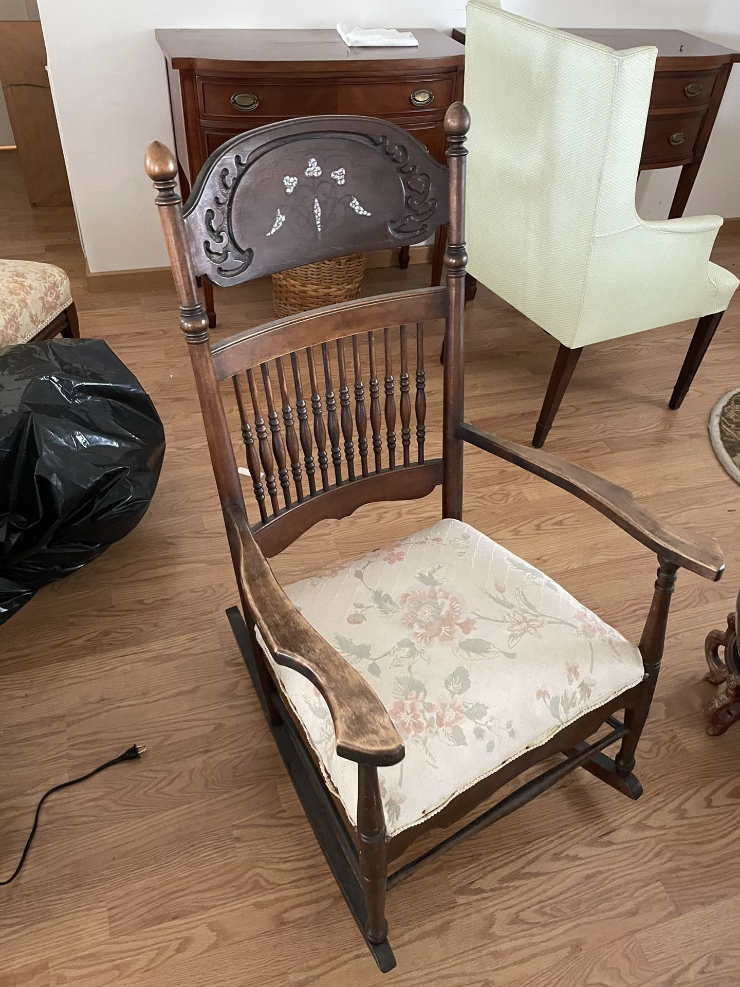 FREE ROCKING CHAIR