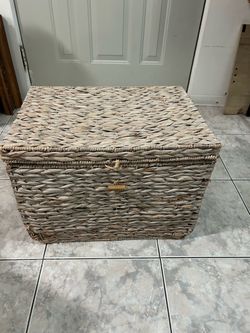 Large Woven Wicker Storage Basket with Lid