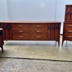 Mid Century Modern Bedroom Set By Kent Coffey