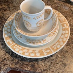 Casual settings by Oneida