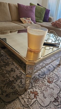 Glass coffee table , beautiful, like new