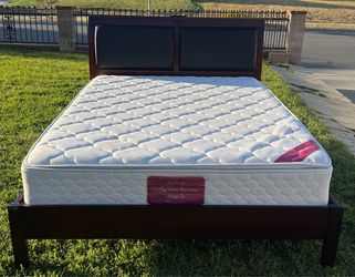 Beutiful Queen bed with good mattress