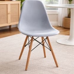Modern Eames-Style Dining Chairs – Wood Legs (Excellent Condition)