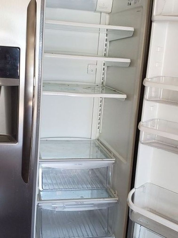 Frigidaire Gallery Counter Depth Stainless steel Refrigerator