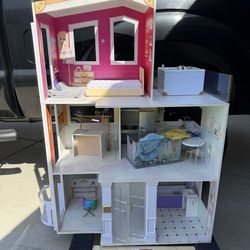 Rainbow High doll house *FREE*