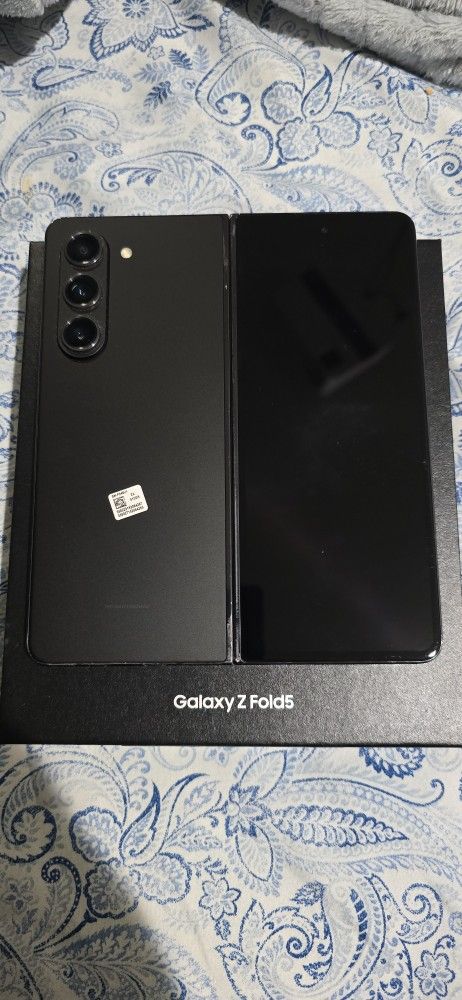Samsung Galaxy Z fold 5 Unlocked