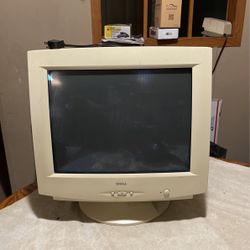 17” Dell Monitor ( CRT)