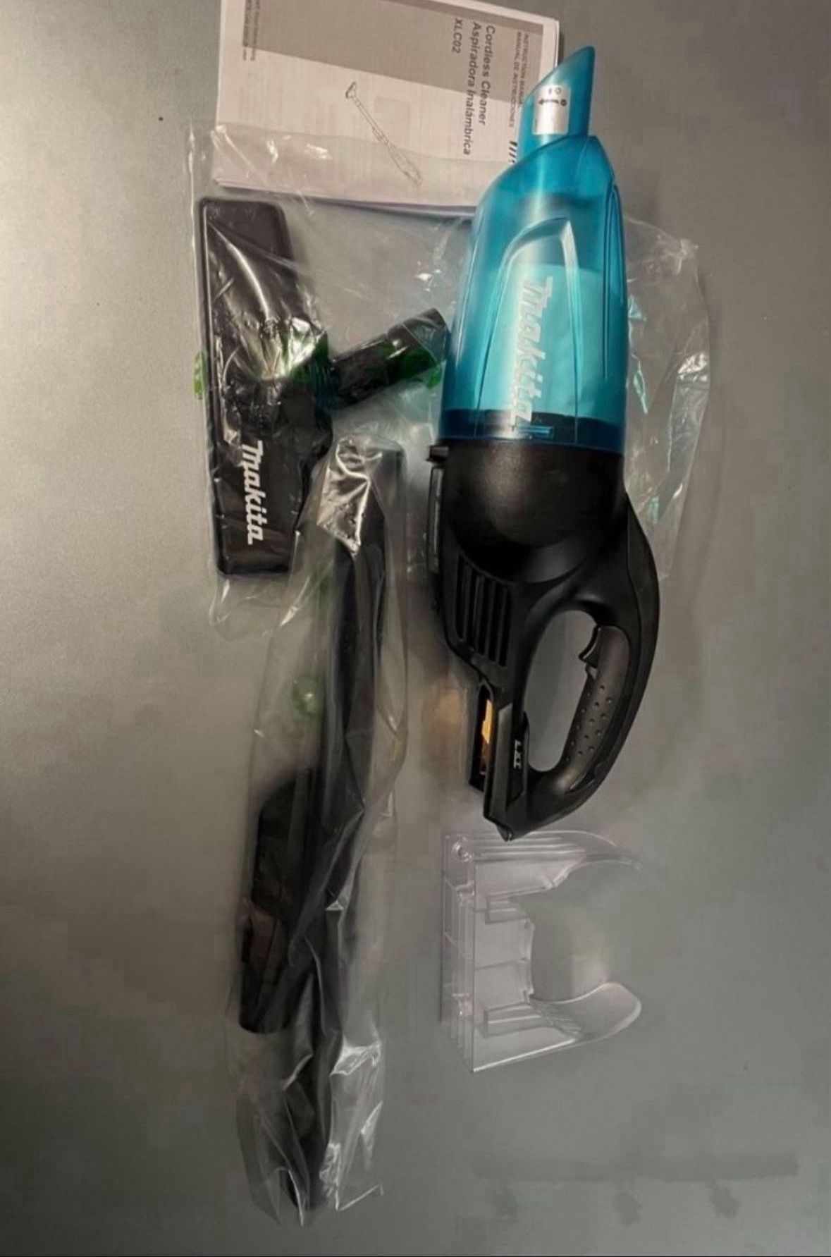 Makita XLC02ZB 18V LXT Lithium-Ion Cordless Vacuum Tool Only