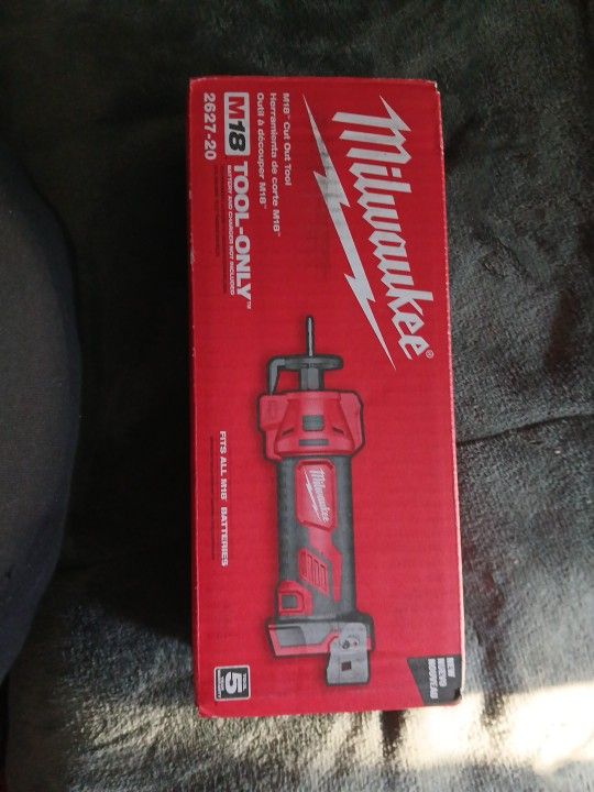 Milwaukee M18 Cut Out Tool