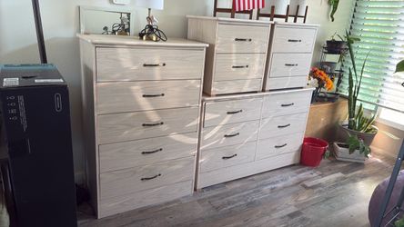 5-pieces Queen/Full Bedroom Set - Needs To Go