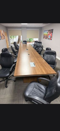 14- Rolling Office Chairs In Great Shape