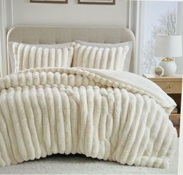 Madison Park Jasmine Plush King Comforter Set