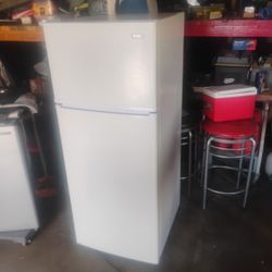 Light New Used For 2 Months And Found Out It Was Going To Be Too Small Need To Get Rid Of It Accepting All Reasonable Offers It Sells For 489 New At H