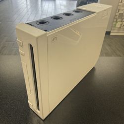 Nintendo Wii White Console w/cords 