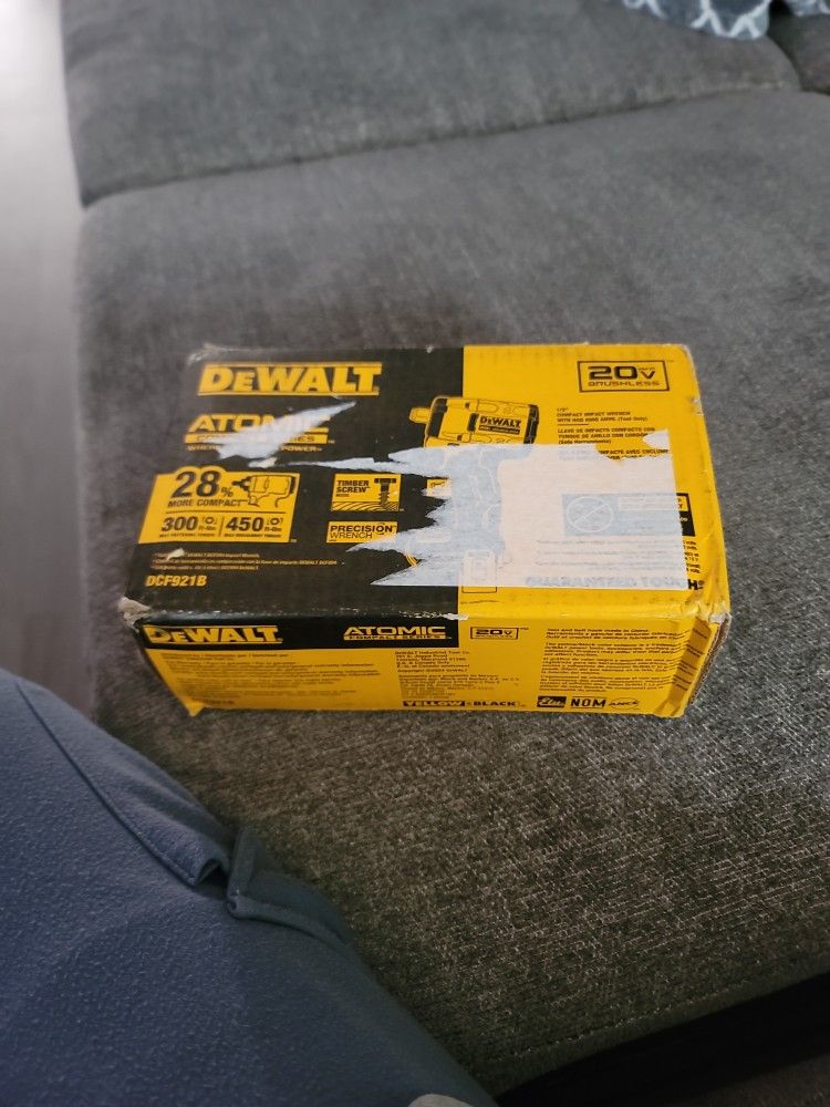 DEWALT ATOMIC COMPACT COMPACT SERIES 1/2" COMPACT IMPACT WRENCH NEW (TOOL ONLY)