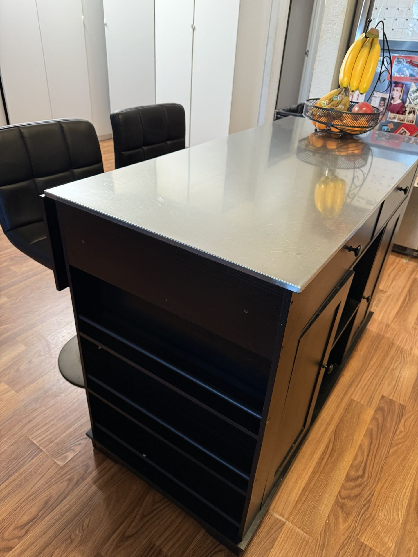 Kitchen Island And Bar Stools 