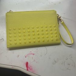 Medium Size Wallet Or Purse That’s Yellow