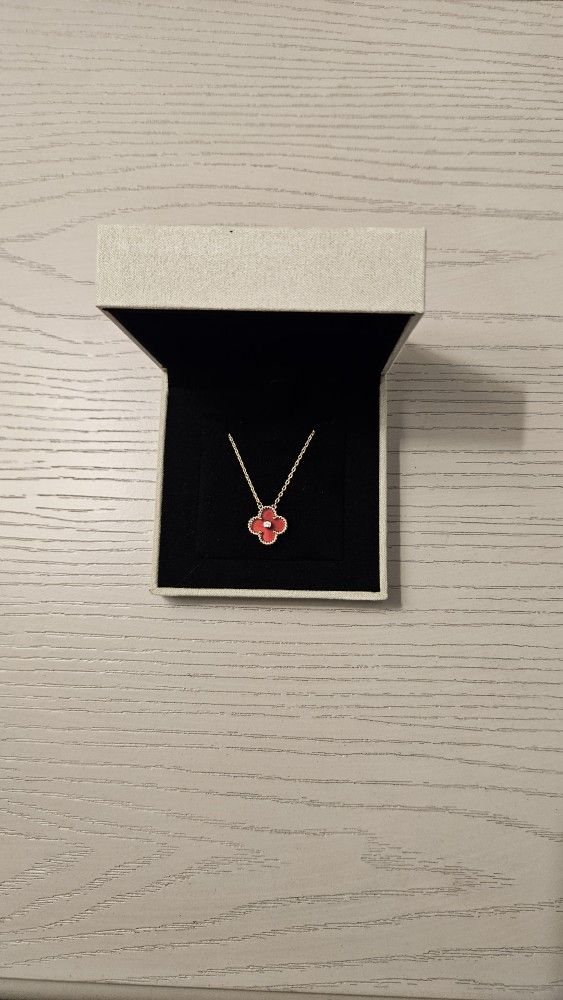 Van Cleef & Aprels Red Clover Necklace