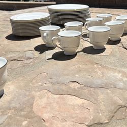 Lenox Classic collection Opal Innocence 60 piece fine bone china dinner set