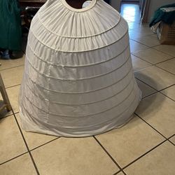 Crinoline !! Crinolina Not New But Is In Excellent Conditions