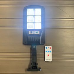240 LED Mini Solar Street Light with Remote and Post