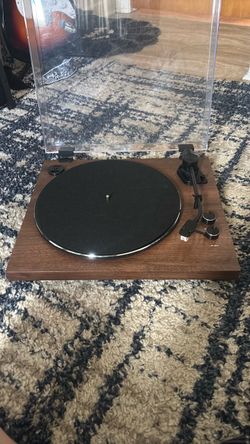 Vinyl Record Player Turntable with Dust Cover
