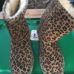 Lnew  Bear Claw Boots Size 10 Only $40 Firm