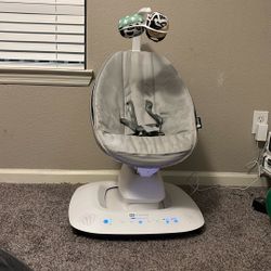 4 Moms Swing