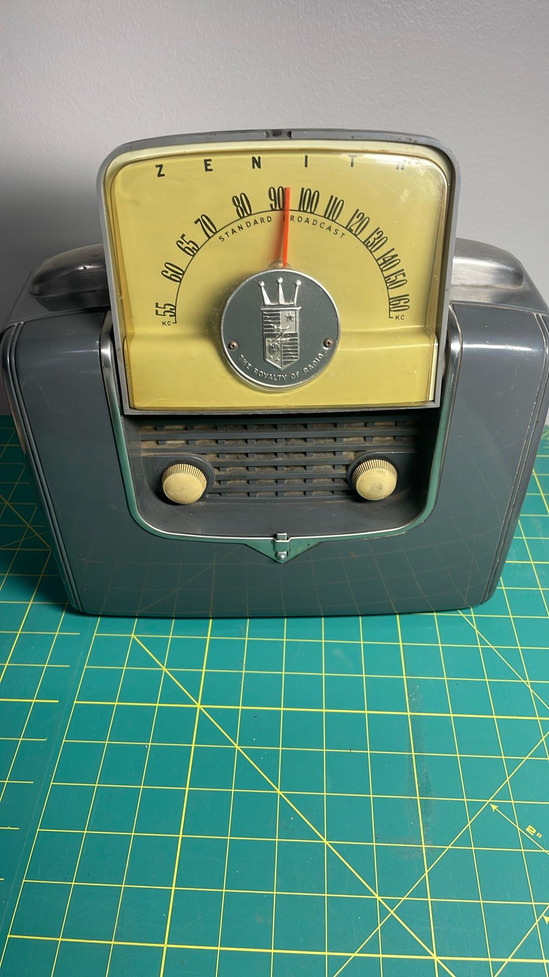 Zenith 1940s Portable Radio Working