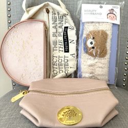 travel cosmetics bags never been used