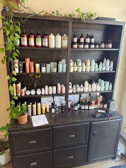 Large display shelving unit