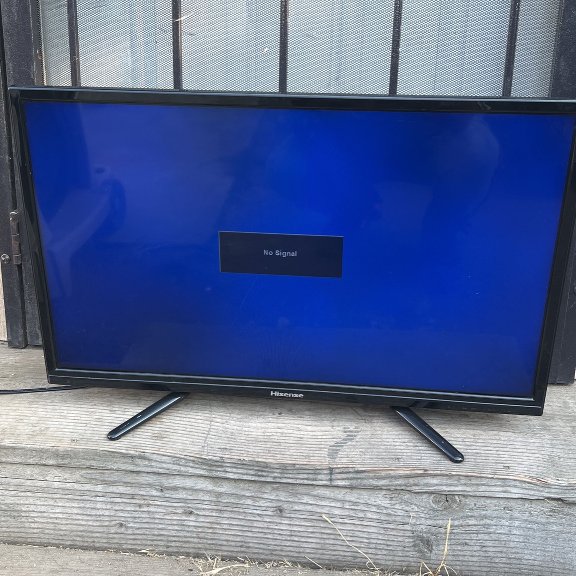 Hisense LED LCD Tv 30”