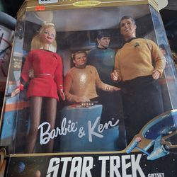 30th Anniversary Star Trek Barbie And Ken Set 