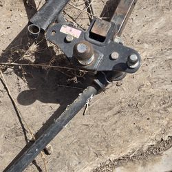 Heavy duty hitch with sway bars for camper or trailer