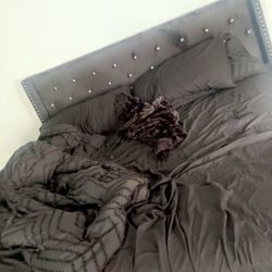 Black Tuffted Diamond Bed