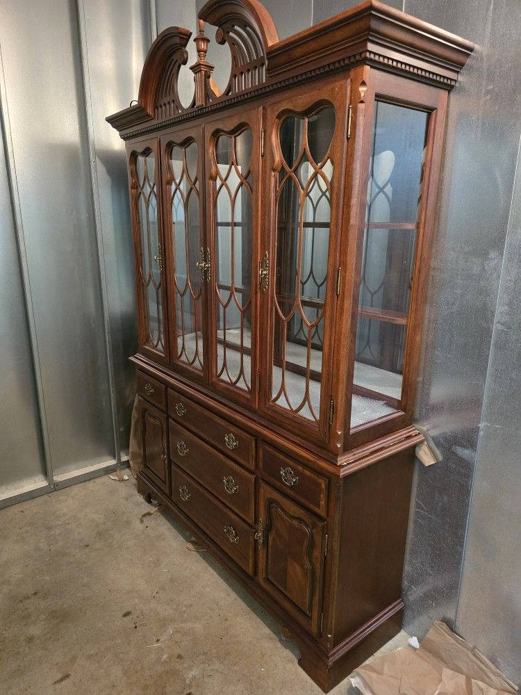 Dinning Table Chairs And Hutch