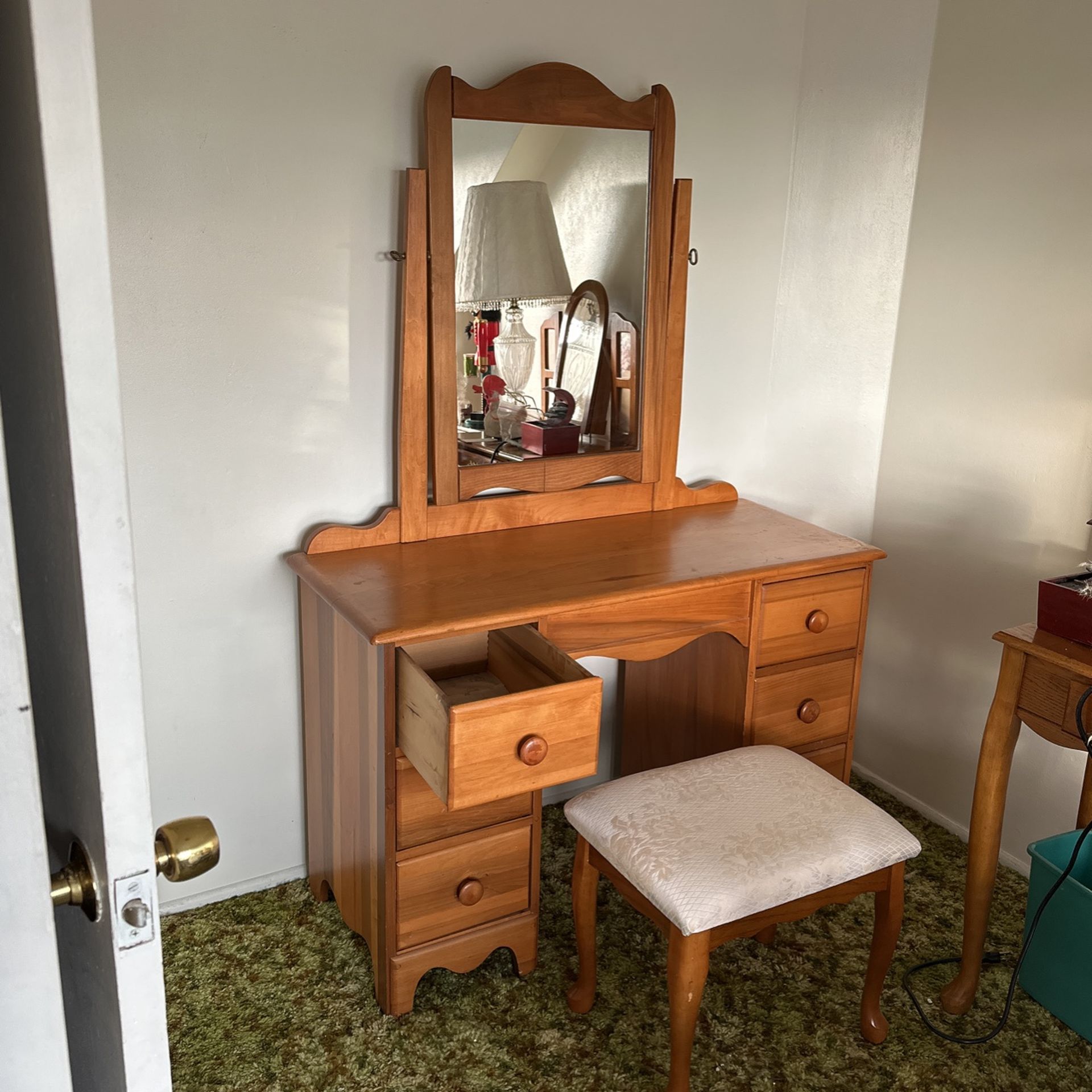 Antique Vanity Dresser ? for Sale in WA OfferUp