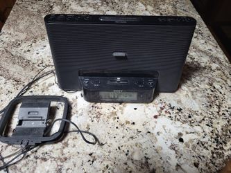 SONY DREAM MACHINE CLOCK RADIO W/IPHONE CHARGER