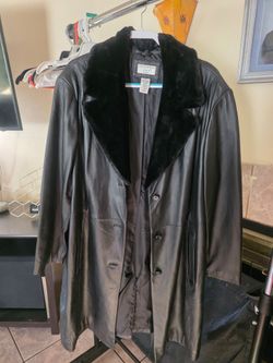 GENUIN BLACK FUR COAT