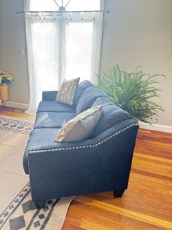Free Couch in excellent condition