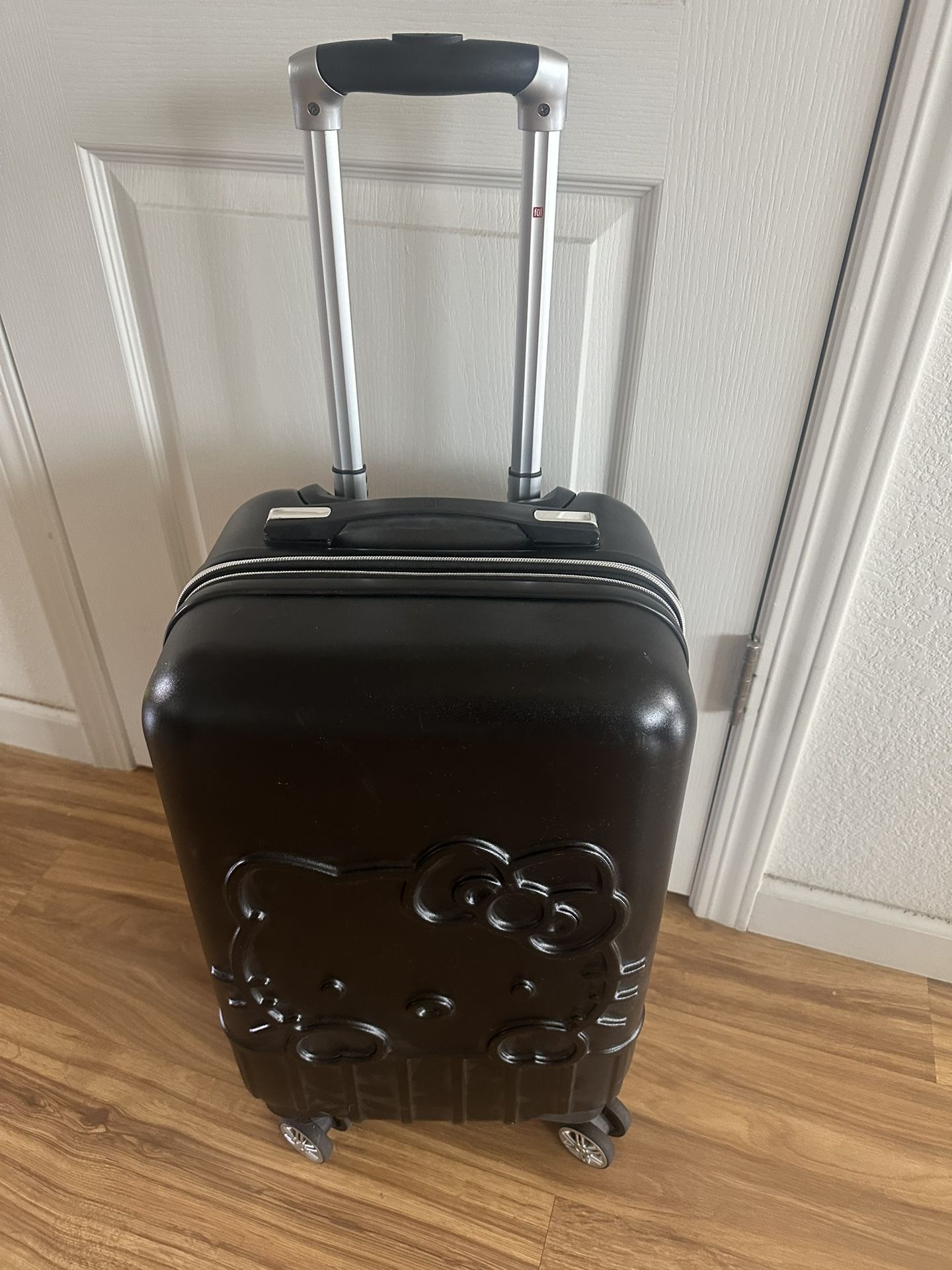 Hello Kitty 21" Hard-Sided Spinner Rolling Carry-On Luggage