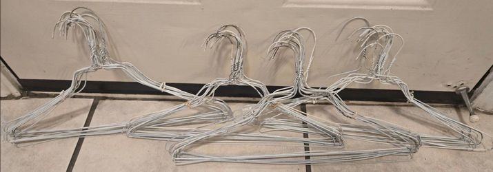 HANGERS WHITE WIRE