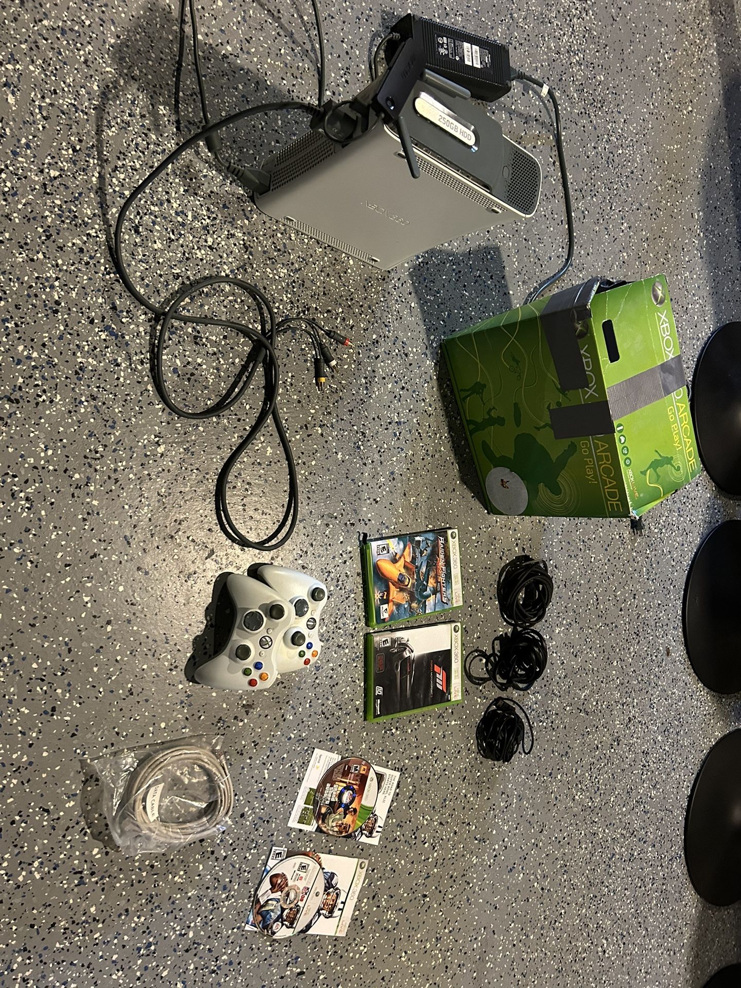 XBOX 360 + 4 Games + 2 Controllers (Used) 250 GB HDD