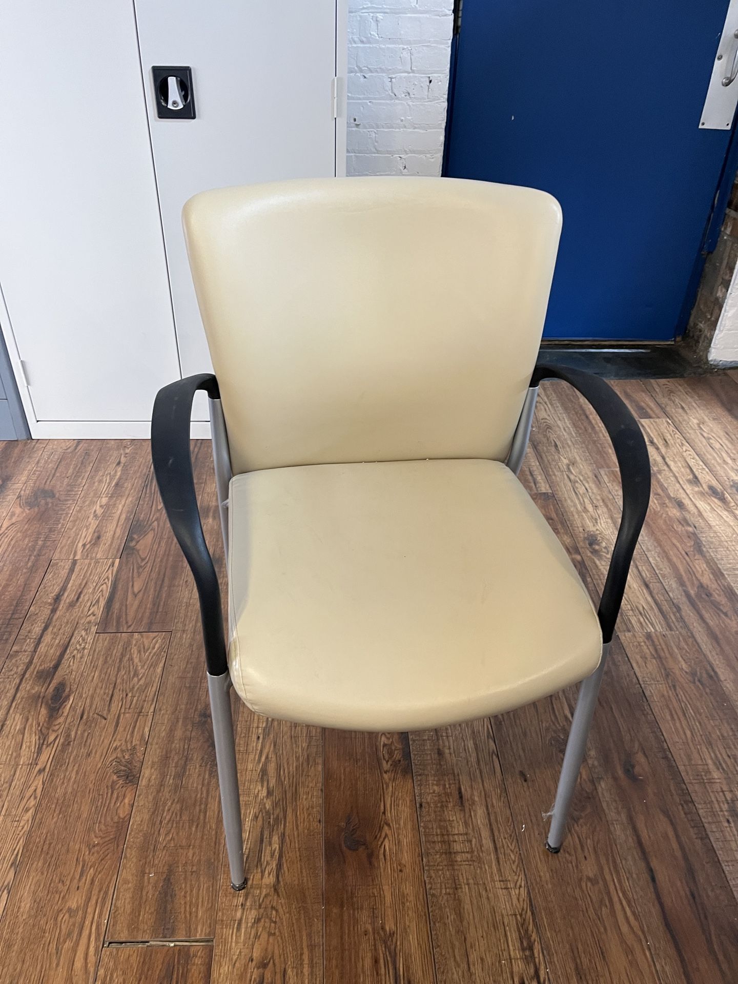 4 Set Chairs 🪑🔴 $40🔴