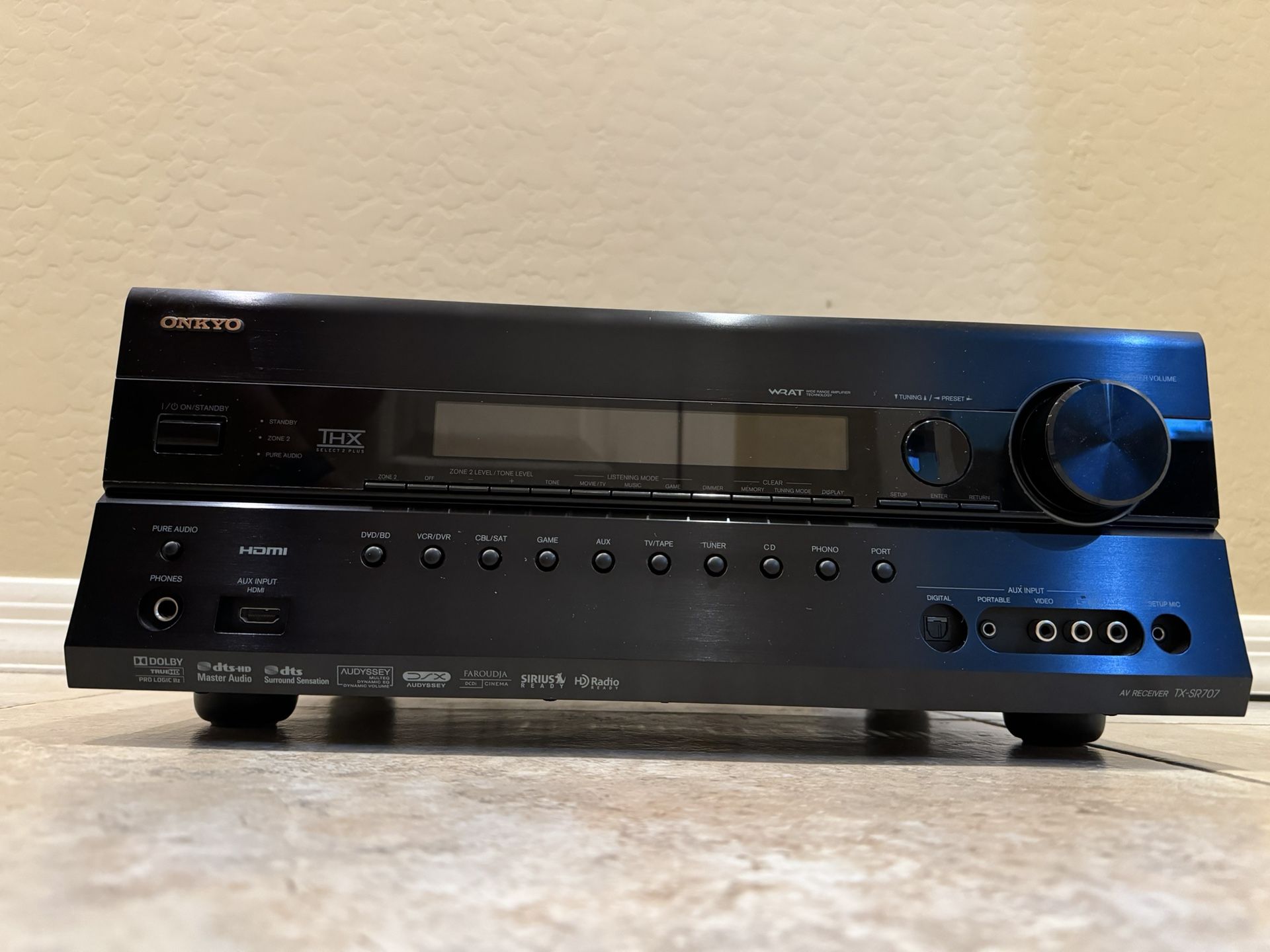 Onkyo - 700W 7.2-Channel A/V  Receiver