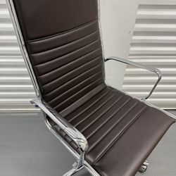 High Back Office Chair - Excellent Condition 