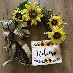 Wreath 20 x 20  Like NEW