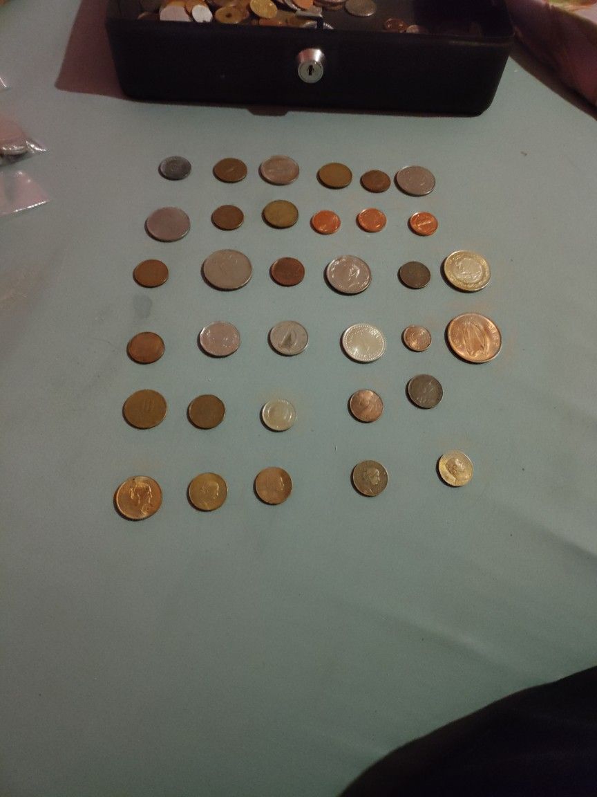 Coins Around The World 🌎Queen Elizabeth II Included.