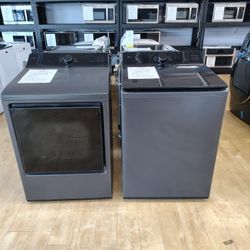 $1248(MSRP$2898) LG Washer And Gas Dryer With Reversible Door